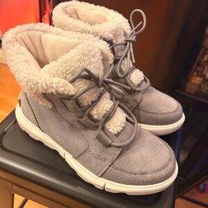 Like new Sorel winter booties